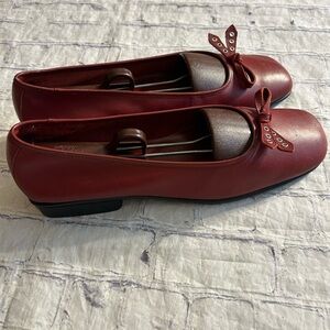 JASMIN FLEX LEATHER WITH BOW SQUARE TOE WOMEN’S FLATS BURGUNDY COLOR SIZE 11M